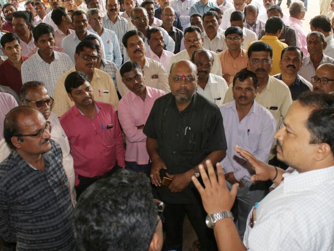 Kolhapur: Applying Old Pension Scheme, Request to Panchayat Raj Committee | कोल्हापूर : जुनी पेन्शन योजना लागू करा,  पंचायत राज समितीकडे निवेदन