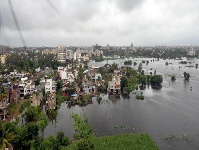 Constructions in red zone need to be covered to prevent floods in Kolhapur | Kolhapur- महापूर निवारण आराखडा: रेड झोनमधील बांधकामांना चाप लावण्याची गरज Constructions in red zone need to be covered to prevent floods in Kolhapur | Kolhapur- महापूर निवारण आराखडा: रेड झोनमधील बांधकामांना चाप लावण्याची गरज