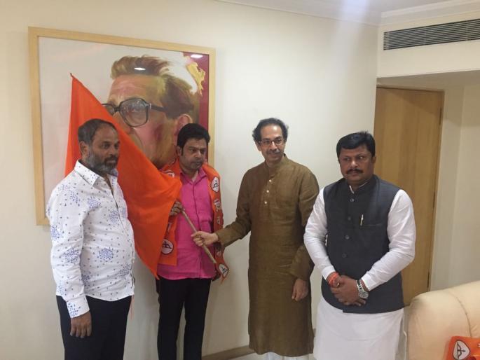Kolhapur: Ravikiran Engwale Shivsena: Sailarani Leader of the Legislature | कोल्हापूर : रविकिरण इंगवले शिवसेनेत: ताराराणी आघाडीला सोडचिठ्ठी Kolhapur: Ravikiran Engwale Shivsena: Sailarani Leader of the Legislature | कोल्हापूर : रविकिरण इंगवले शिवसेनेत: ताराराणी आघाडीला सोडचिठ्ठी