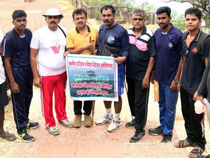Verle's Mahadevgad-Amboli Girirohana campaign is a successful, thrilling experience | वेर्ले महादेवगड-आंबोली गिर्यारोहण मोहीम यशस्वी, थरारक अनुभव Verle's Mahadevgad-Amboli Girirohana campaign is a successful, thrilling experience | वेर्ले महादेवगड-आंबोली गिर्यारोहण मोहीम यशस्वी, थरारक अनुभव