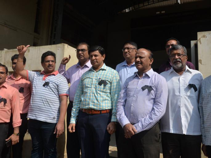 Kolhapur: Entrepreneurs' agitation against power hike is going on | कोल्हापूर : वीज दरवाढीविरोधात उद्योजकांचे आंदोलन सुरू Kolhapur: Entrepreneurs' agitation against power hike is going on | कोल्हापूर : वीज दरवाढीविरोधात उद्योजकांचे आंदोलन सुरू