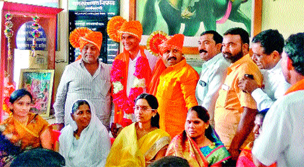 Niphad: Shivsena's Holkar city as city | निफाड : नगराध्यपदी शिवसेनेचे होळकर Niphad: Shivsena's Holkar city as city | निफाड : नगराध्यपदी शिवसेनेचे होळकर