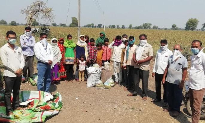 Food support to poor people through grain donation! | धान्य दानपेटीतून गोरगरिबांना धान्याचा आधार! Food support to poor people through grain donation! | धान्य दानपेटीतून गोरगरिबांना धान्याचा आधार!