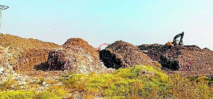 Processing of three lakh cubic meters of waste | तीन लाख घनमीटर कचऱ्यावर प्रक्रिया सुरू Processing of three lakh cubic meters of waste | तीन लाख घनमीटर कचऱ्यावर प्रक्रिया सुरू