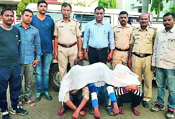 VIP serial number pretense, fake arrest from UP | व्हीआयपी सीम क्रमांकाची बतावणी, ठगबाज यूपीतून अटक VIP serial number pretense, fake arrest from UP | व्हीआयपी सीम क्रमांकाची बतावणी, ठगबाज यूपीतून अटक