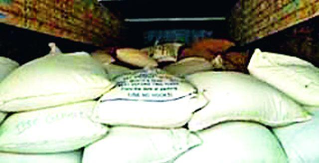 Grain stock school nutrition, anganwadi ki ration? | धान्यसाठा शालेय पोषण, अंगणवाडी की रेशनचा?