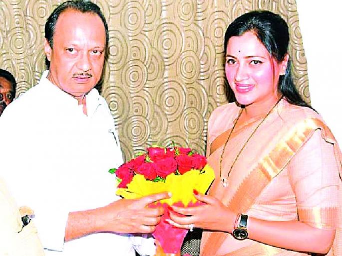 Navneet Rana meets with Ajit Pawar | नवनीत राणा यांची अजित पवारांशी भेट Navneet Rana meets with Ajit Pawar | नवनीत राणा यांची अजित पवारांशी भेट