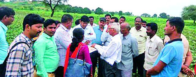 Participation of Divisional Commissioner in the crop harvesting experiment | पीक कापणी प्रयोगात विभागीय आयुक्तांचा सहभाग