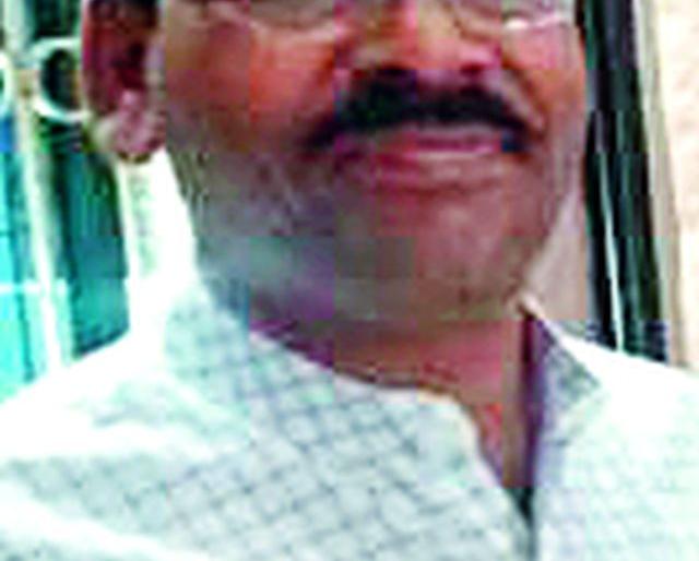 Professor killed in an unknown vehicle while walking a morning walk | मॉर्निंग वॉक करताना अज्ञात वाहनाच्या धडकेत प्राध्यापक ठार Professor killed in an unknown vehicle while walking a morning walk | मॉर्निंग वॉक करताना अज्ञात वाहनाच्या धडकेत प्राध्यापक ठार