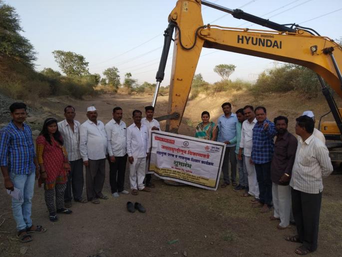 Initiative to start the Mool-free campaign in the river Maidad | अंदरसूलला मन्याड नदीत गाळमुक्त अभियानास प्रारंभ Initiative to start the Mool-free campaign in the river Maidad | अंदरसूलला मन्याड नदीत गाळमुक्त अभियानास प्रारंभ