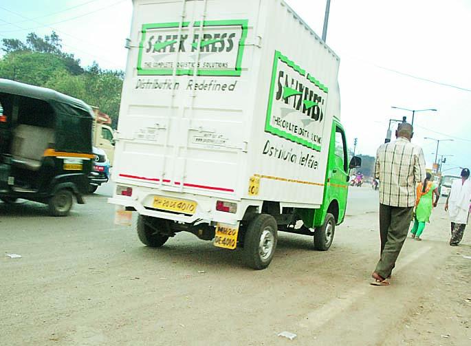 Need to take action against Rong Side SUAs in Aurangabad | औरंगाबादेत राँग साइड वाहनचालक सुसाट Need to take action against Rong Side SUAs in Aurangabad | औरंगाबादेत राँग साइड वाहनचालक सुसाट