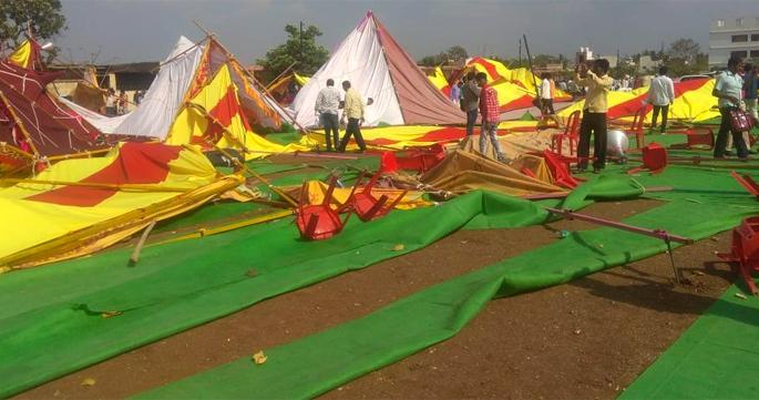 Seasonal storm, seven injured in election training | निवडणूक प्रशिक्षणात वादळाचा धिंगाणा, सात जखमी