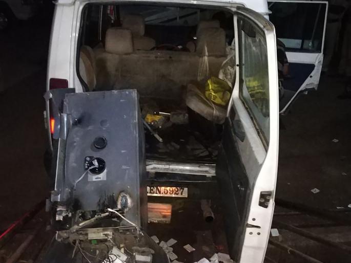 4-hours for thieves and police hide in Beed | बीडमध्ये चोर-पोलिसांचा ४ तास लपंडाव 4-hours for thieves and police hide in Beed | बीडमध्ये चोर-पोलिसांचा ४ तास लपंडाव