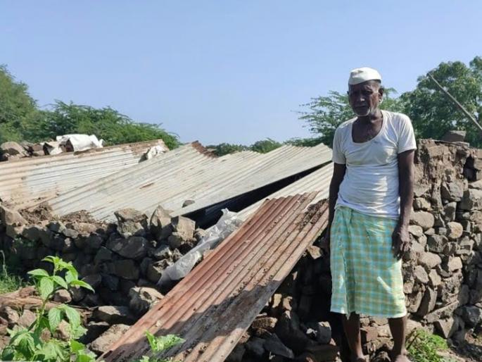 Stormy rain hit, crops ravaged | वादळी पावसाचा तडाखा, पिके जमीनदोस्त Stormy rain hit, crops ravaged | वादळी पावसाचा तडाखा, पिके जमीनदोस्त