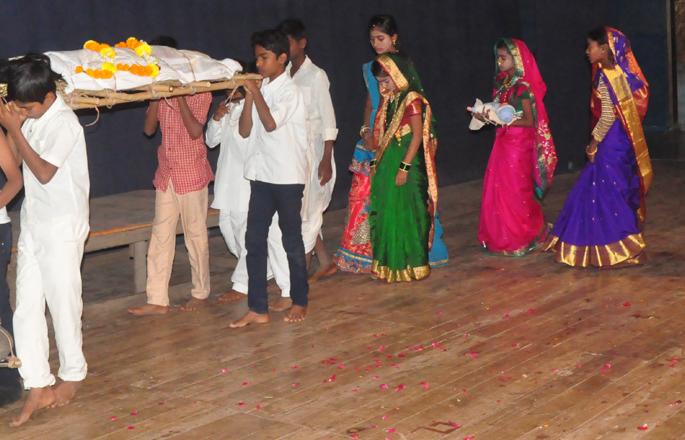 State-level Balletic Games begin in Beed | बीडमध्ये राज्यस्तरीय बालनाट्य स्पर्धेस सुरूवात State-level Balletic Games begin in Beed | बीडमध्ये राज्यस्तरीय बालनाट्य स्पर्धेस सुरूवात
