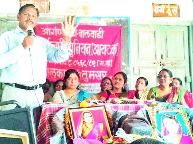 The central government will provide the anganwadi workers | अंगणवाडी कर्मचाऱ्यांना केंद्र सरकारने दिला दगा The central government will provide the anganwadi workers | अंगणवाडी कर्मचाऱ्यांना केंद्र सरकारने दिला दगा