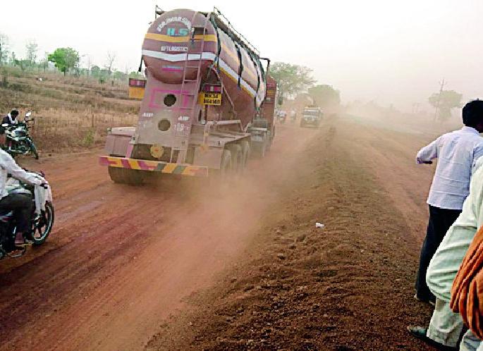 Accidents occurring on the highway | राज्यमार्गावर घडताहेत अपघात