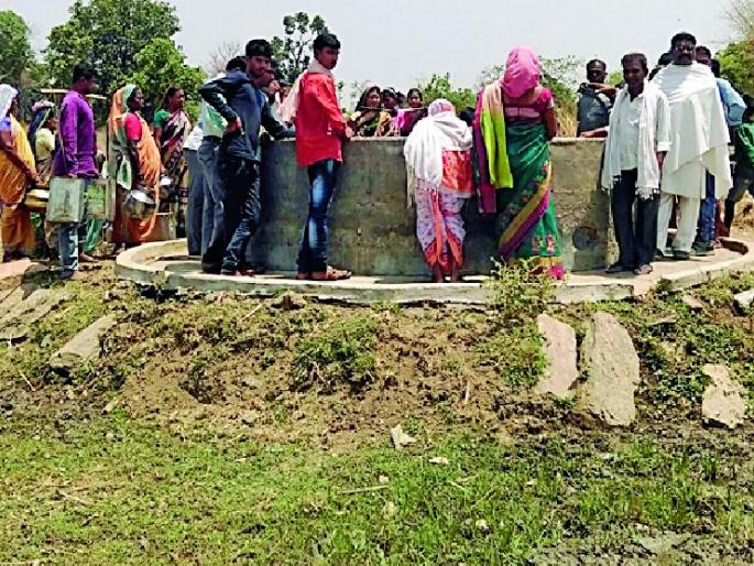 1200 tribal water pipelines | १२०० आदिवासींची पाण्यासाठी पायपीट 1200 tribal water pipelines | १२०० आदिवासींची पाण्यासाठी पायपीट