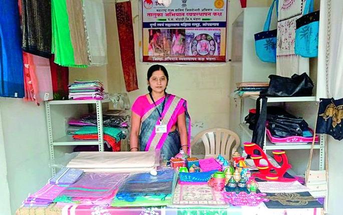 28,000 women were able to get employment | रोजगारातून 28 हजार महिला झाल्या सक्षम 28,000 women were able to get employment | रोजगारातून 28 हजार महिला झाल्या सक्षम