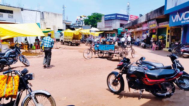 Bleeding from the market took place | बाजारपेठेने घेतला मोकळा श्वास