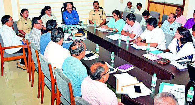 Review of various schemes including hydroelectricity, backlog of agricultural pumps | जलयुक्त शिवार, कृषी पंपांचा अनुशेष यासह विविध योजनांचा आढावा