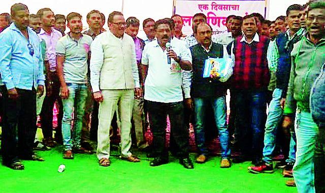 Affected by the figurative power, the functioning of the power stations | लाक्षणिक संपाने वीज केंद्रांचे कामकाज प्रभावित Affected by the figurative power, the functioning of the power stations | लाक्षणिक संपाने वीज केंद्रांचे कामकाज प्रभावित