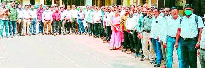 CEOs promise to solve primary teacher problems | प्राथमिक शिक्षकांच्या समस्या निकाली काढण्याचे सीईओंचे आश्वासन