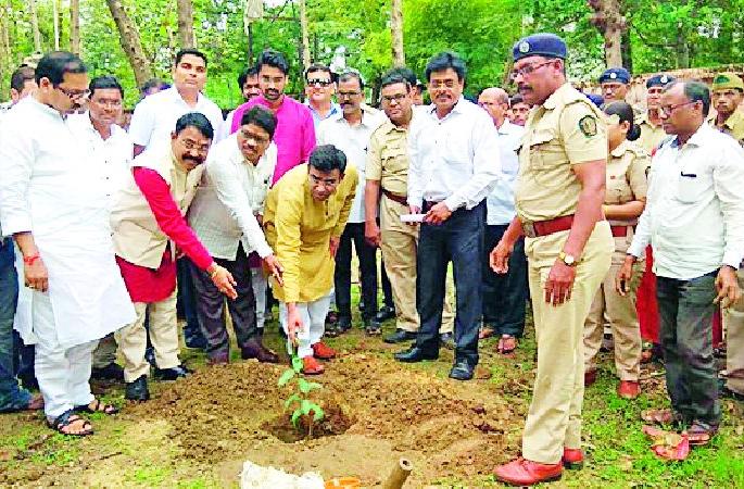 Vanamahotsav program at Bhandara | भंडारा येथे वनमहोत्सव कार्यक्रम Vanamahotsav program at Bhandara | भंडारा येथे वनमहोत्सव कार्यक्रम