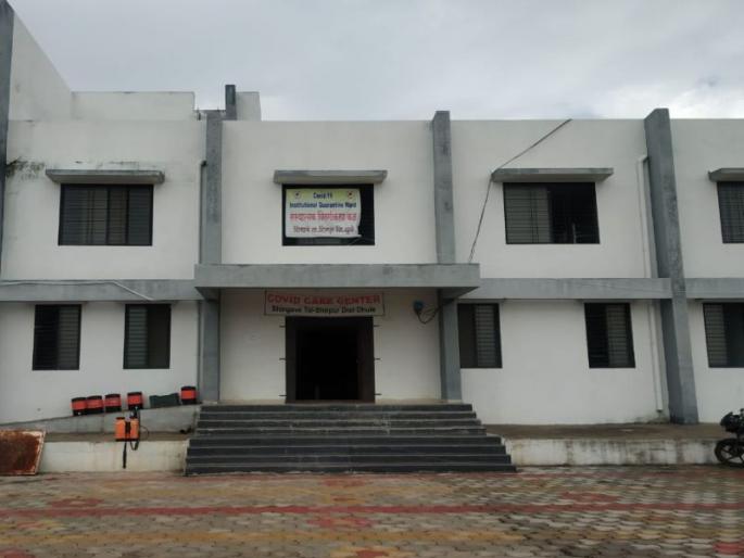 Patients riot over substandard meals at Shingave Kovid Center | शिंगावे कोवीड सेंटर येथे निकृष्ट दर्जाच्या जेवणावरून रुग्णांचा दांगडो Patients riot over substandard meals at Shingave Kovid Center | शिंगावे कोवीड सेंटर येथे निकृष्ट दर्जाच्या जेवणावरून रुग्णांचा दांगडो