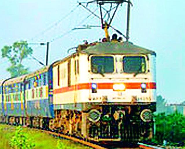 Chandrapur sanctioned highest number of rail stops in the Lok Sabha | चंद्रपूर लोकसभा क्षेत्रात सर्वाधिक रेल्वे थांबे मंजूर Chandrapur sanctioned highest number of rail stops in the Lok Sabha | चंद्रपूर लोकसभा क्षेत्रात सर्वाधिक रेल्वे थांबे मंजूर