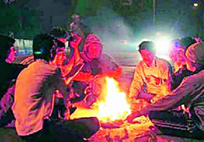 Chandrapur's temperature starts at 14 degrees Celsius | हुडहुडी भरवणाऱ्या थंडीला सुरूवात चंद्रपूरचे तापमान १४ अंशावर Chandrapur's temperature starts at 14 degrees Celsius | हुडहुडी भरवणाऱ्या थंडीला सुरूवात चंद्रपूरचे तापमान १४ अंशावर