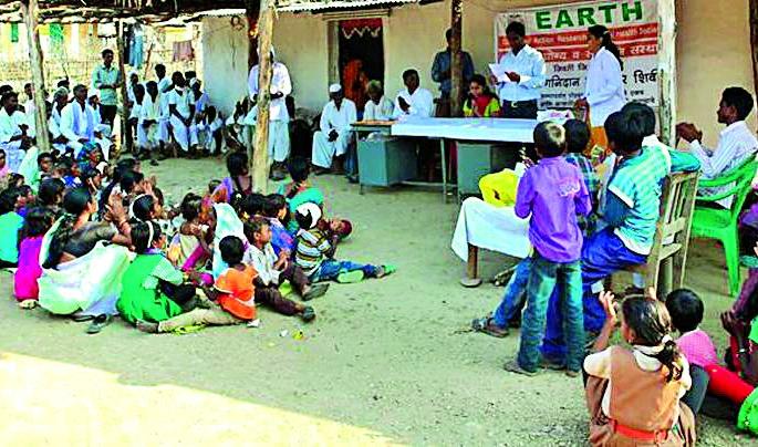 Angels are destined for 'tribute' | पहाडावरील आदिवासींसाठी ‘अर्थ’ ठरतेय देवदूत Angels are destined for 'tribute' | पहाडावरील आदिवासींसाठी ‘अर्थ’ ठरतेय देवदूत