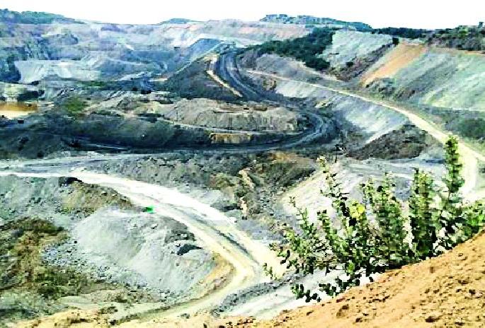 Coarsification of coal mines | कोळसा खाणींमुळे घोंगावतेय जलसंकट Coarsification of coal mines | कोळसा खाणींमुळे घोंगावतेय जलसंकट
