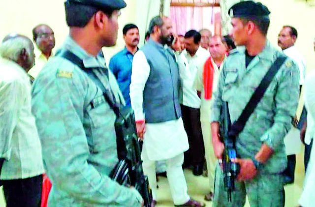 Research and technology to the field | संशोधन व तंत्रज्ञान शेतात पोहोचवा