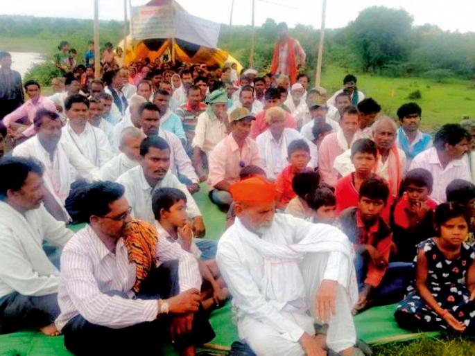 Predatory hunger strike for 28 days | २८ दिवसांपासून प्रकल्पग्रस्त उपाशी Predatory hunger strike for 28 days | २८ दिवसांपासून प्रकल्पग्रस्त उपाशी