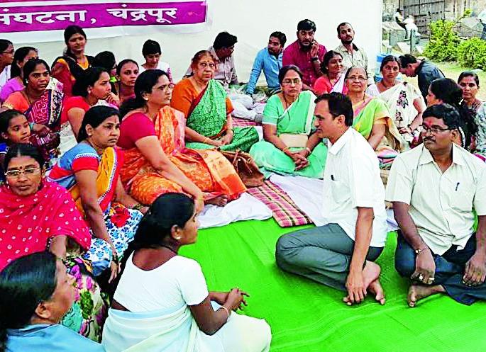 The incessant fasting of contract workers | कंत्राटी कामगारांचे आता बेमुदत उपोषण The incessant fasting of contract workers | कंत्राटी कामगारांचे आता बेमुदत उपोषण