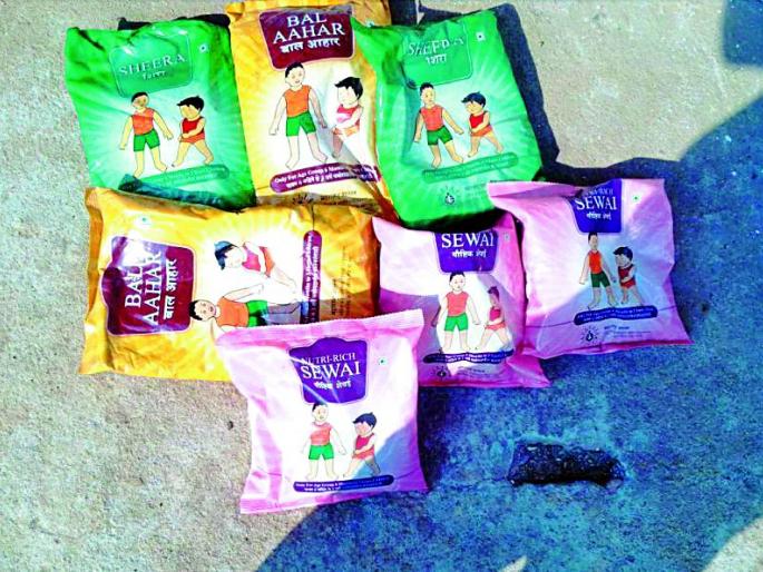 Cattle feed became a nutrition diet | पोषण आहार बनला गुरांचा चारा Cattle feed became a nutrition diet | पोषण आहार बनला गुरांचा चारा