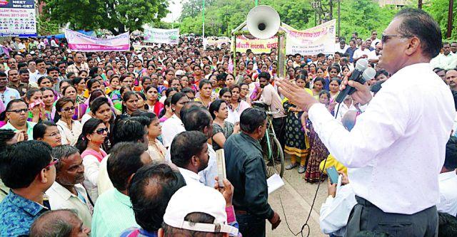 Shukshukkat in government office | सरकारी कार्यालयात शुकशुकाट Shukshukkat in government office | सरकारी कार्यालयात शुकशुकाट
