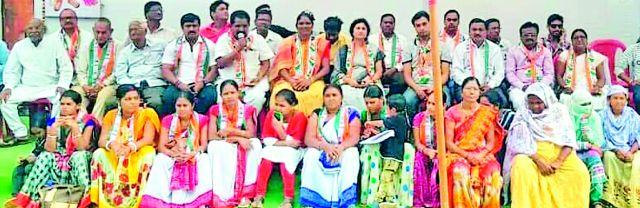 Chandrakupa Congress Demolition movement | चंद्रपुरात काँग्रेसचे धरणे आंदोलन Chandrakupa Congress Demolition movement | चंद्रपुरात काँग्रेसचे धरणे आंदोलन