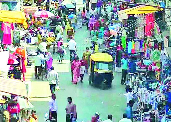 The crowds fluttered in the market at the time of Dussehra | दसऱ्याच्या मुहूर्तावर बाजारपेठेत उसळली गर्दी The crowds fluttered in the market at the time of Dussehra | दसऱ्याच्या मुहूर्तावर बाजारपेठेत उसळली गर्दी