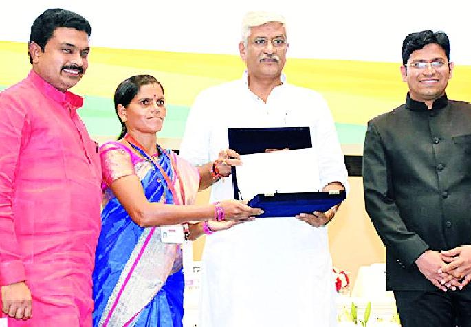 Chandrapur district honors nationwide in cleanliness | स्वच्छतेत चंद्रपूर जिल्ह्याचा देशपातळीवर सन्मान Chandrapur district honors nationwide in cleanliness | स्वच्छतेत चंद्रपूर जिल्ह्याचा देशपातळीवर सन्मान