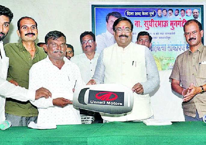 The joy of serving the beggars | दीनदुबळ्यांची सेवा केल्याचा आनंद The joy of serving the beggars | दीनदुबळ्यांची सेवा केल्याचा आनंद