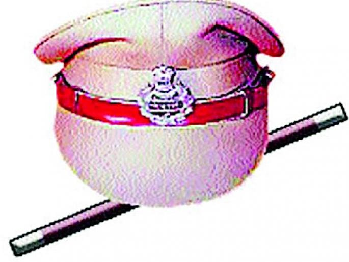 Life of khaki manusuki gave life to the survivor | खाकीतील माणुसकीने दिले तरुणाला जीवदान