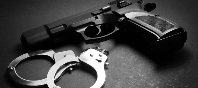 Trying to rob a trader by branding him with guns | बंदूकीचा धाक दाखवून व्यापाऱ्यास लुटण्याचा प्रयत्न Trying to rob a trader by branding him with guns | बंदूकीचा धाक दाखवून व्यापाऱ्यास लुटण्याचा प्रयत्न