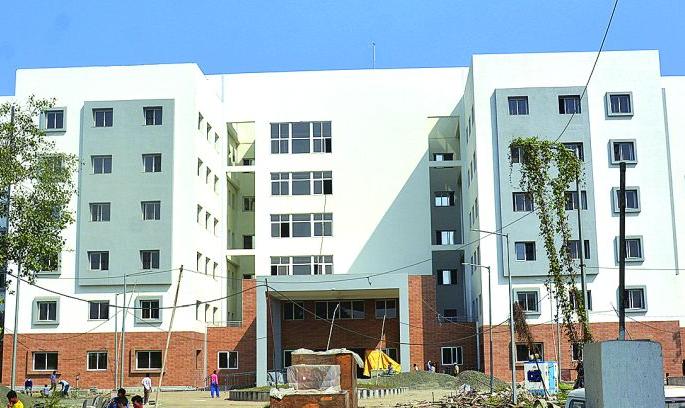 No approval for the posts, and hurry to inaugurate the Super Specialty Hospital | पदांना मंजुरी नाही, अन् सुपर स्पेशालिटीच्या उद्घाटनाची घाई No approval for the posts, and hurry to inaugurate the Super Specialty Hospital | पदांना मंजुरी नाही, अन् सुपर स्पेशालिटीच्या उद्घाटनाची घाई