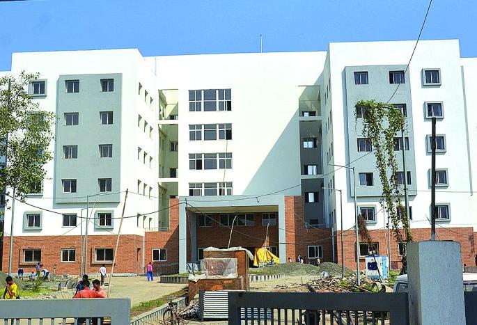 Four sections of paramedical in Super Specialty hospital canceled! | सुपर स्पेशालिटीतील पॅरामेडिकलचे चार विभाग रद्द! Four sections of paramedical in Super Specialty hospital canceled! | सुपर स्पेशालिटीतील पॅरामेडिकलचे चार विभाग रद्द!