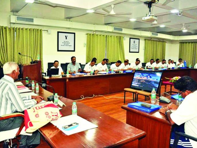 Law Lessons from the retired clerck | सेवानिवृत्त लिपिकाकडून पोलिसांना कायद्याचे धडे Law Lessons from the retired clerck | सेवानिवृत्त लिपिकाकडून पोलिसांना कायद्याचे धडे