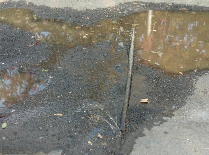 Deep pipeline breaks down in Deepnagar | दीपनगरात पाईपलाईनला गळतीने पाण्याची नासाडी Deep pipeline breaks down in Deepnagar | दीपनगरात पाईपलाईनला गळतीने पाण्याची नासाडी