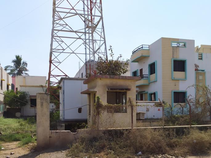 Delete the trusty mobile tower | देवळ्यात भरवस्तीतील मोबाइल टॉवर हटवा Delete the trusty mobile tower | देवळ्यात भरवस्तीतील मोबाइल टॉवर हटवा