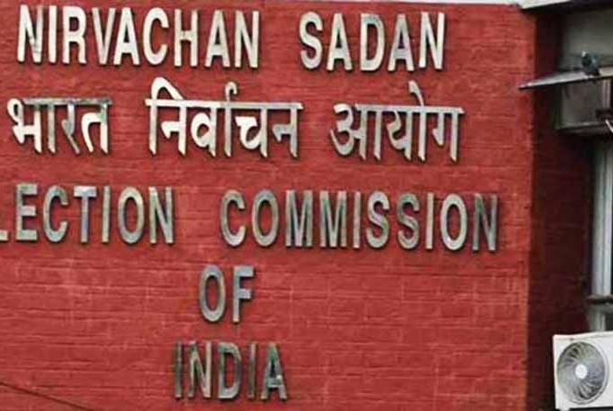 Nashik district withdraws 3 candidates on last day | नाशिक जिल्ह्यात अखेरच्या दिवशी ६४ उमेदवारांची माघार